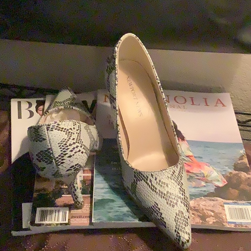 Gray and black 2 inch heel snakeskin - Picture 4 of 4